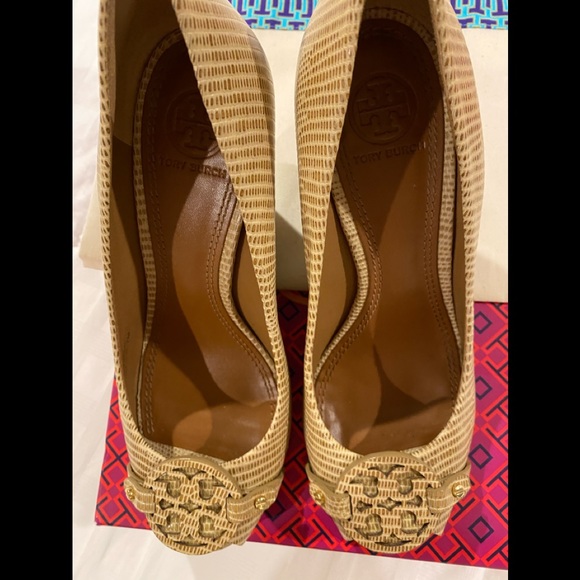 Tory Burch mini Miller open toe wedge
Size 7 - Picture 3 of 3